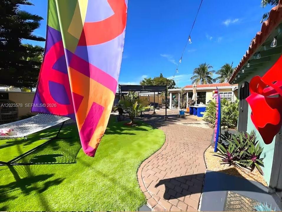 На продажу: $525,000 (2 спален, 2 ванн, 1373 Квадратных фут)