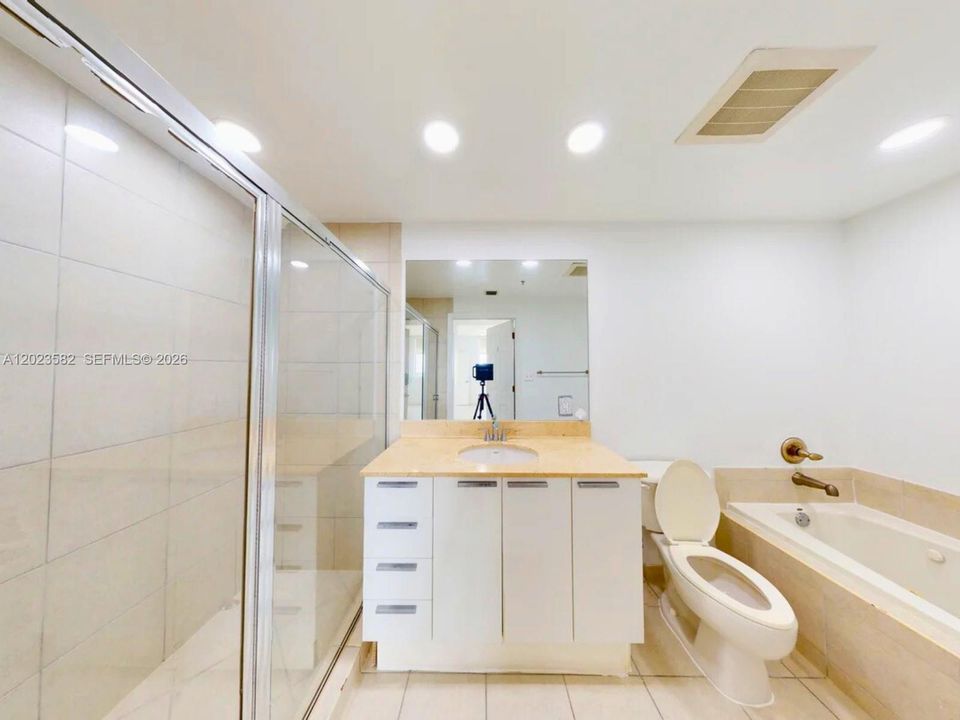 Private bathroom in Master Bedroom