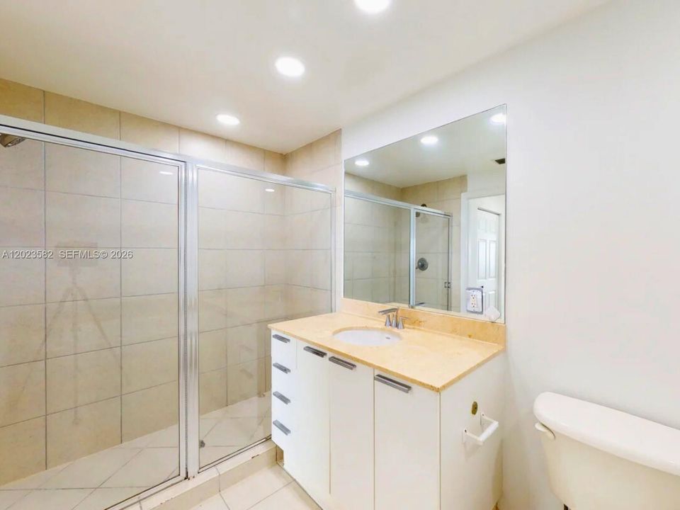 Private bathroom in Master Bedroom