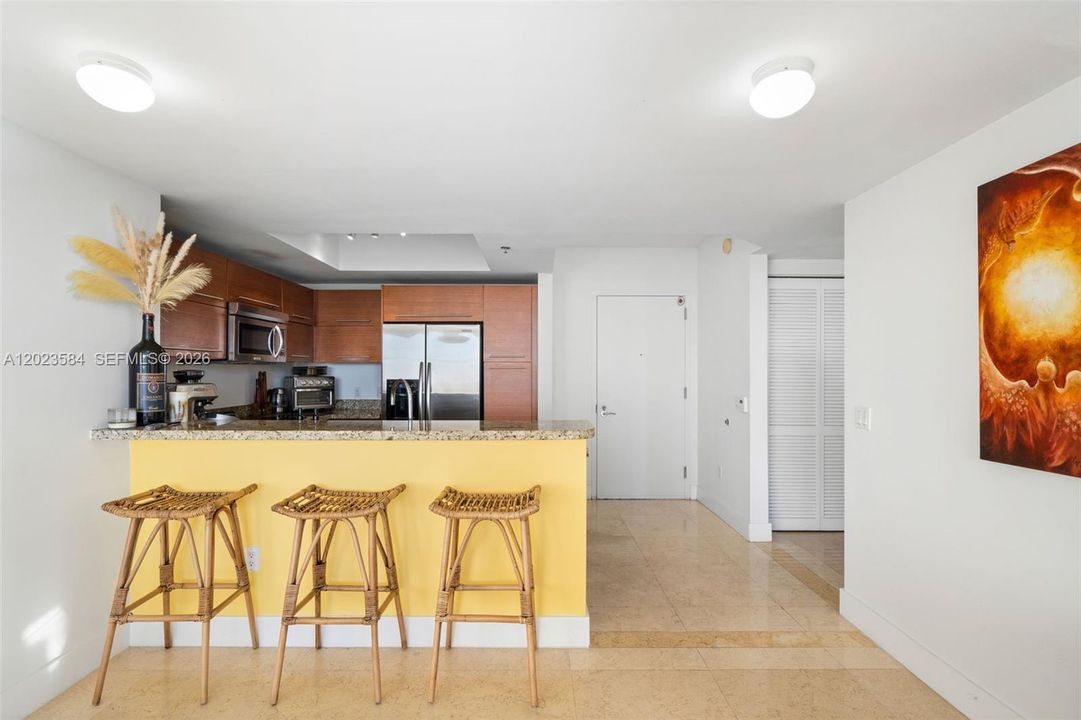 For Sale: $330,000 (2 beds, 2 baths, 1165 Square Feet)