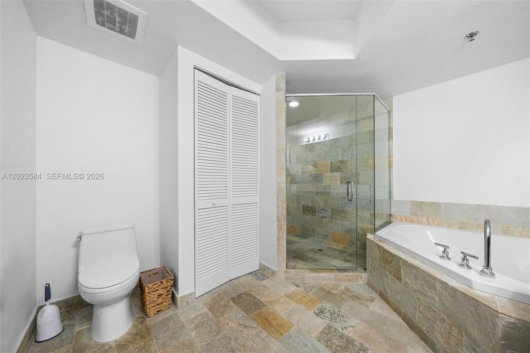 For Sale: $330,000 (2 beds, 2 baths, 1165 Square Feet)
