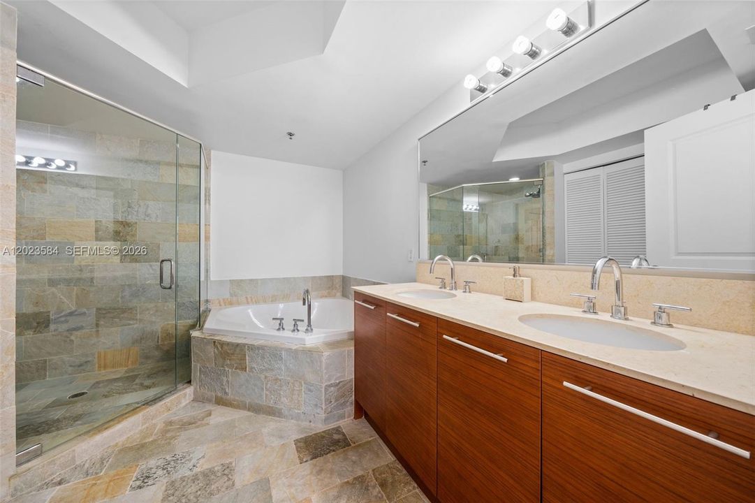 For Sale: $330,000 (2 beds, 2 baths, 1165 Square Feet)
