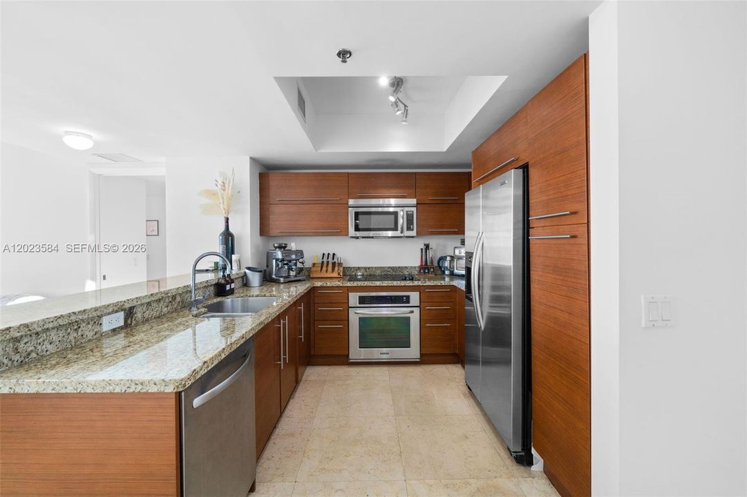 For Sale: $330,000 (2 beds, 2 baths, 1165 Square Feet)