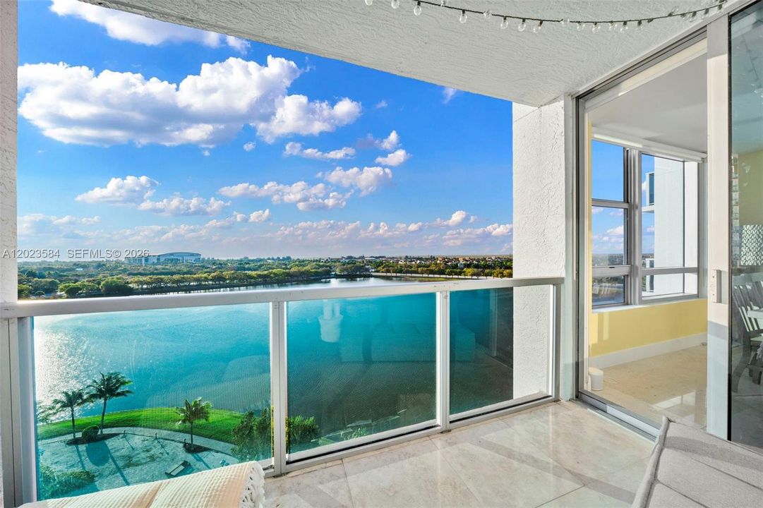 For Sale: $330,000 (2 beds, 2 baths, 1165 Square Feet)