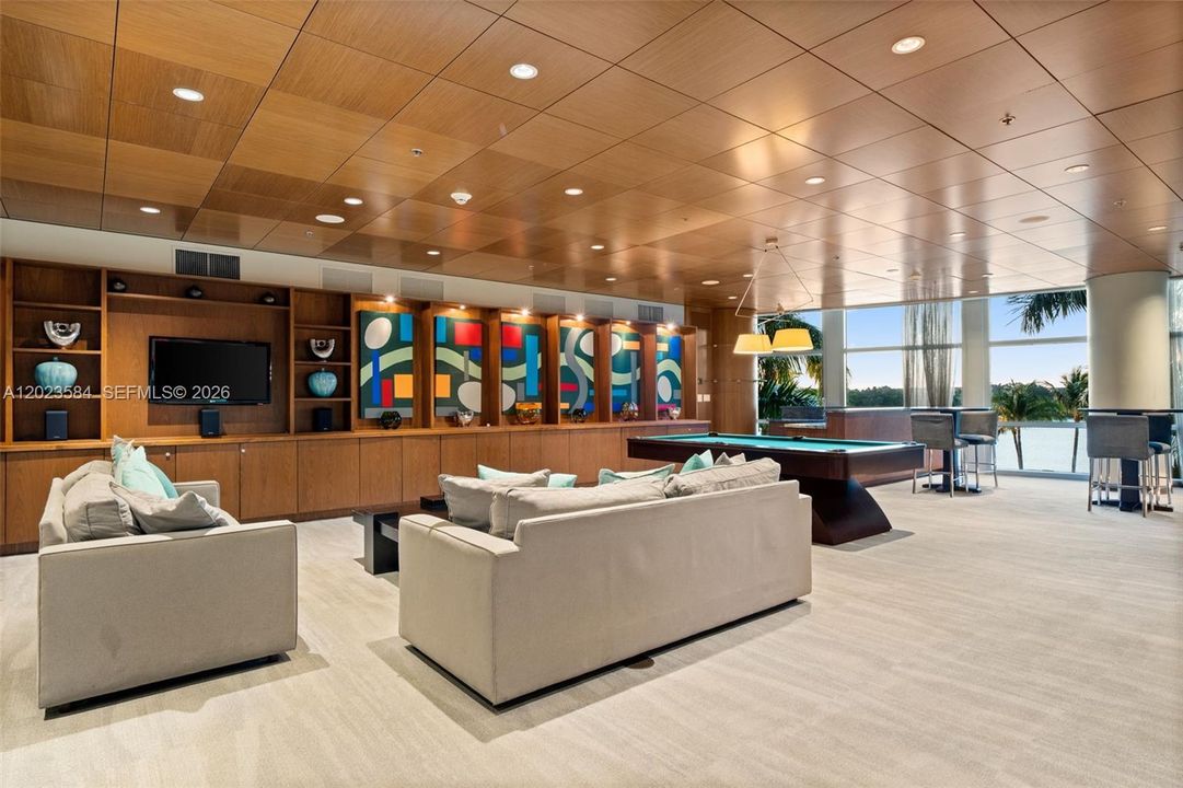 For Sale: $330,000 (2 beds, 2 baths, 1165 Square Feet)