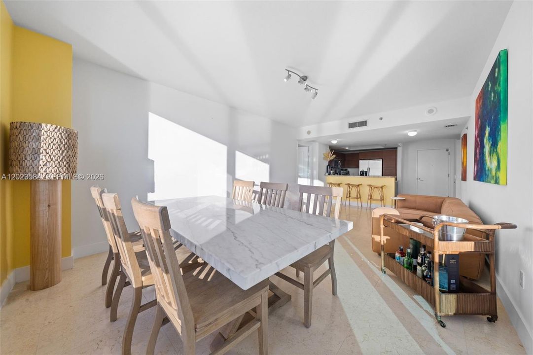 For Sale: $330,000 (2 beds, 2 baths, 1165 Square Feet)