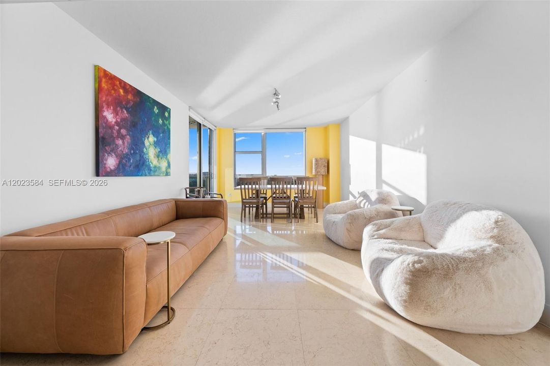 For Sale: $330,000 (2 beds, 2 baths, 1165 Square Feet)