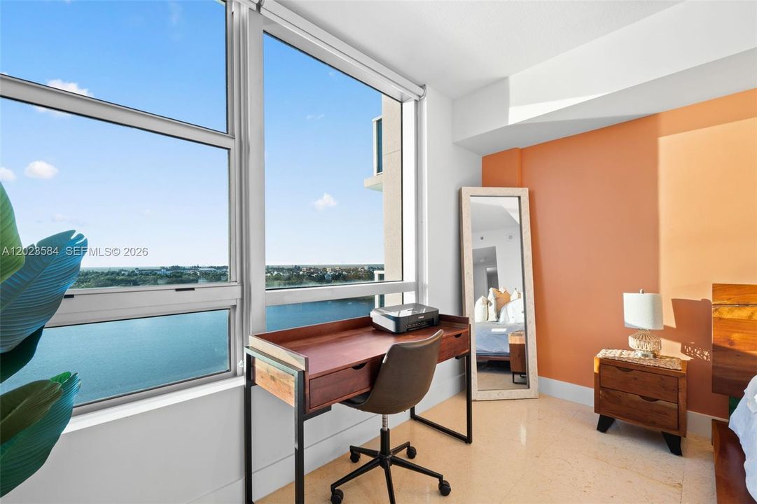 For Sale: $330,000 (2 beds, 2 baths, 1165 Square Feet)