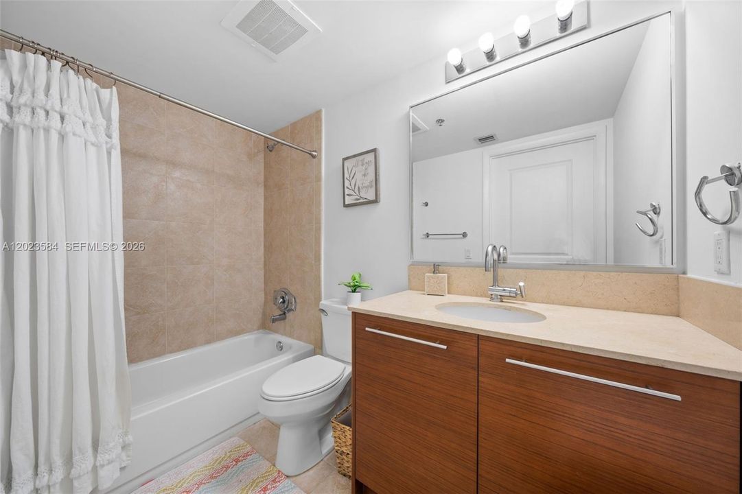 For Sale: $330,000 (2 beds, 2 baths, 1165 Square Feet)
