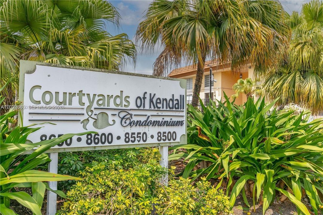 For Sale: $249,900 (2 beds, 2 baths, 945 Square Feet)