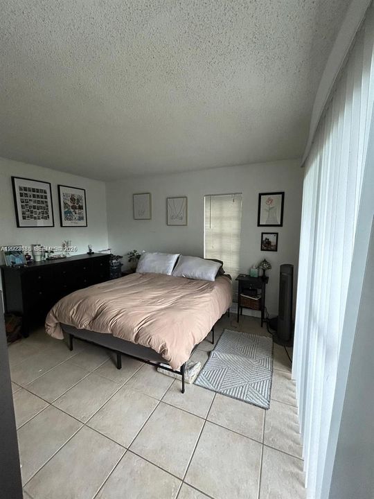 For Sale: $249,900 (2 beds, 2 baths, 945 Square Feet)