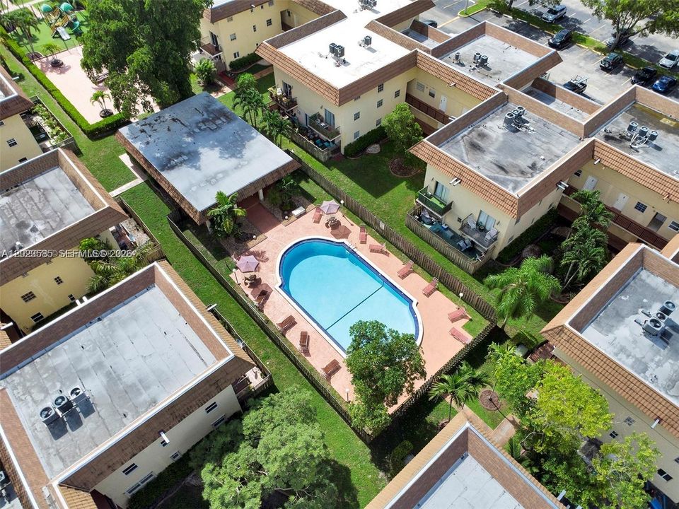 For Sale: $249,900 (2 beds, 2 baths, 945 Square Feet)