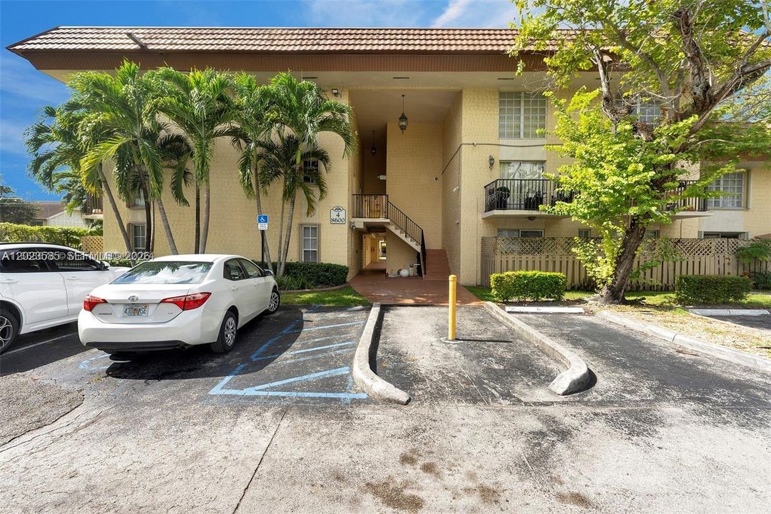 For Sale: $249,900 (2 beds, 2 baths, 945 Square Feet)