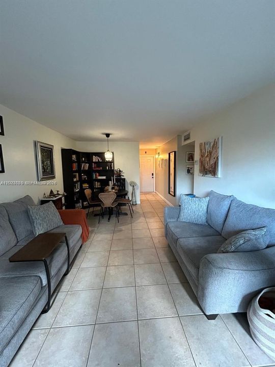 For Sale: $249,900 (2 beds, 2 baths, 945 Square Feet)