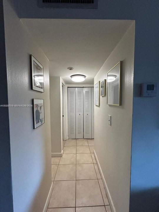For Sale: $249,900 (2 beds, 2 baths, 945 Square Feet)