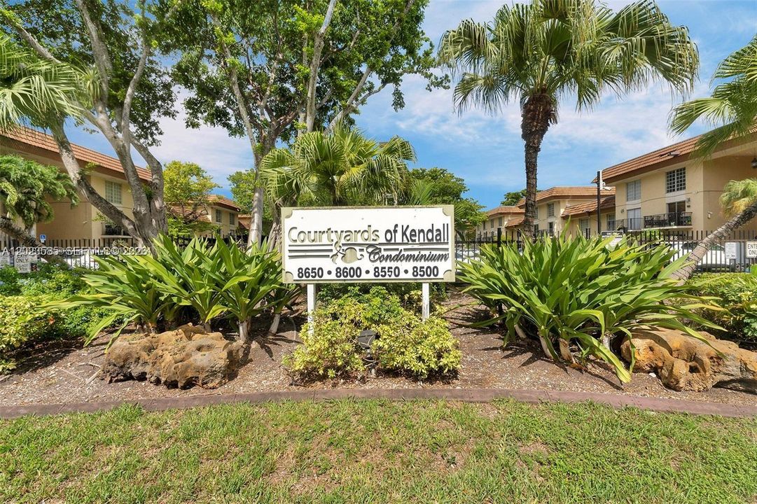 For Sale: $249,900 (2 beds, 2 baths, 945 Square Feet)