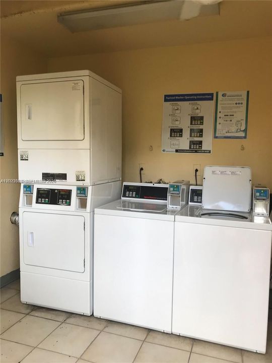 For Sale: $249,900 (2 beds, 2 baths, 945 Square Feet)