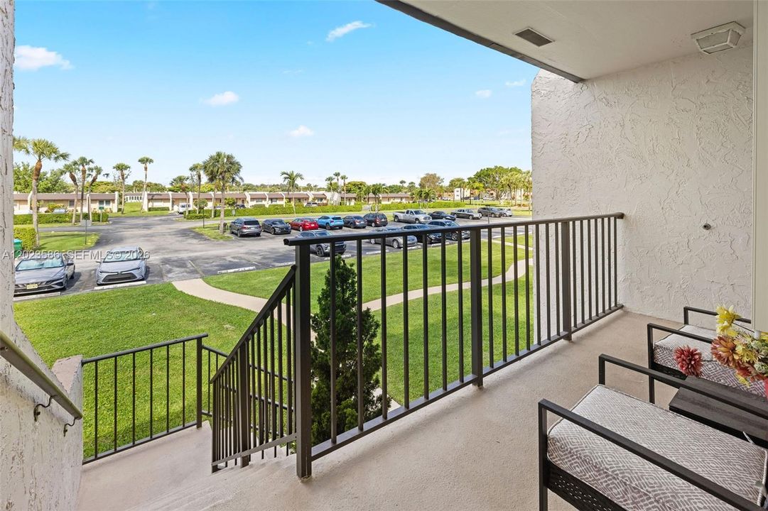 For Sale: $149,975 (2 beds, 2 baths, 1096 Square Feet)