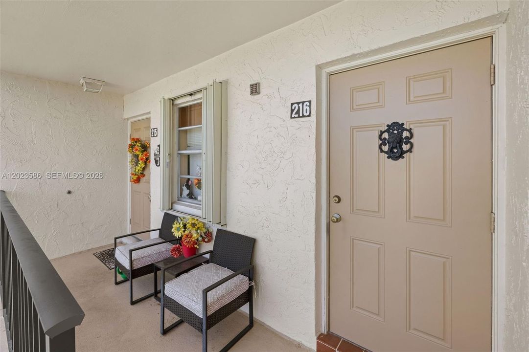 For Sale: $149,975 (2 beds, 2 baths, 1096 Square Feet)