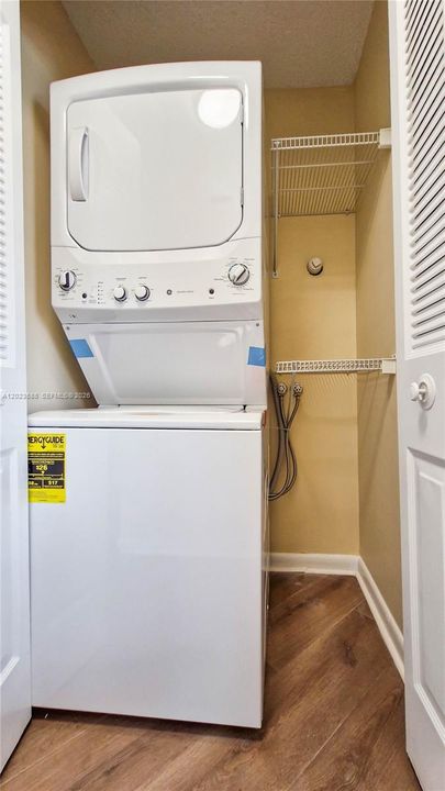 For Sale: $305,000 (1 beds, 1 baths, 846 Square Feet)