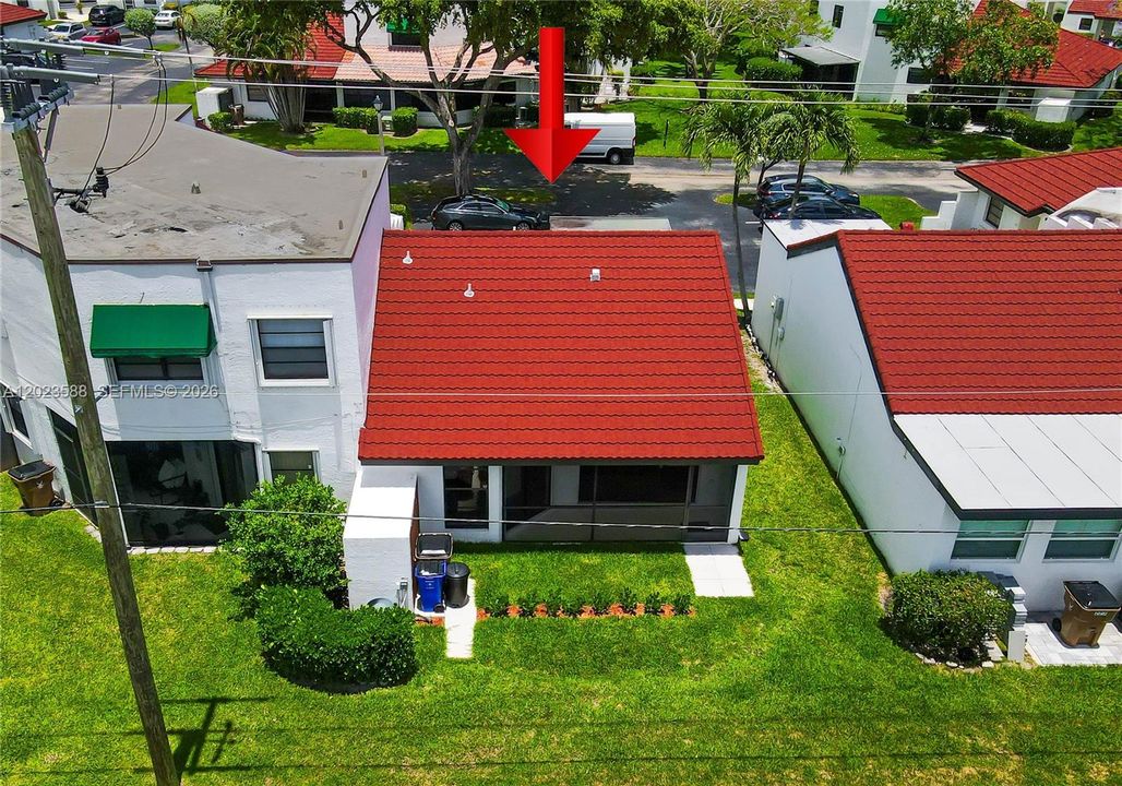 For Sale: $305,000 (1 beds, 1 baths, 846 Square Feet)