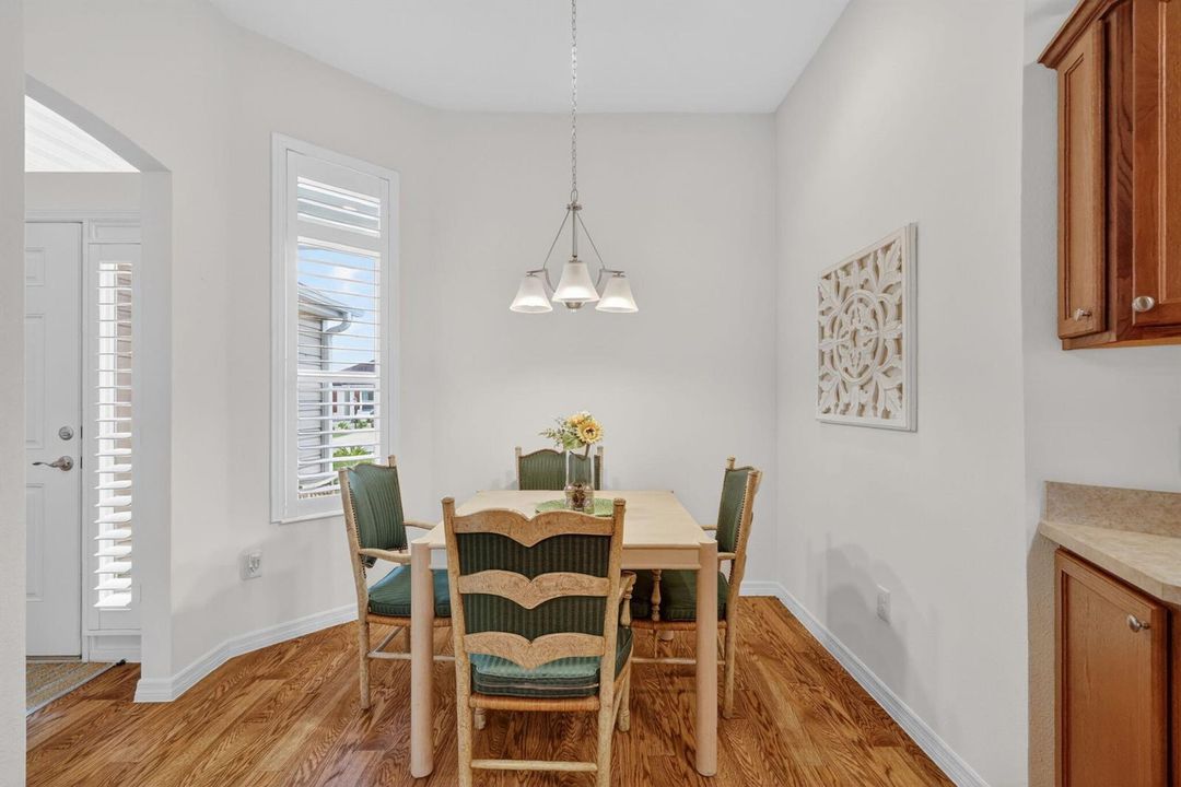 25-web-or-mls-3746-new-moon-ave