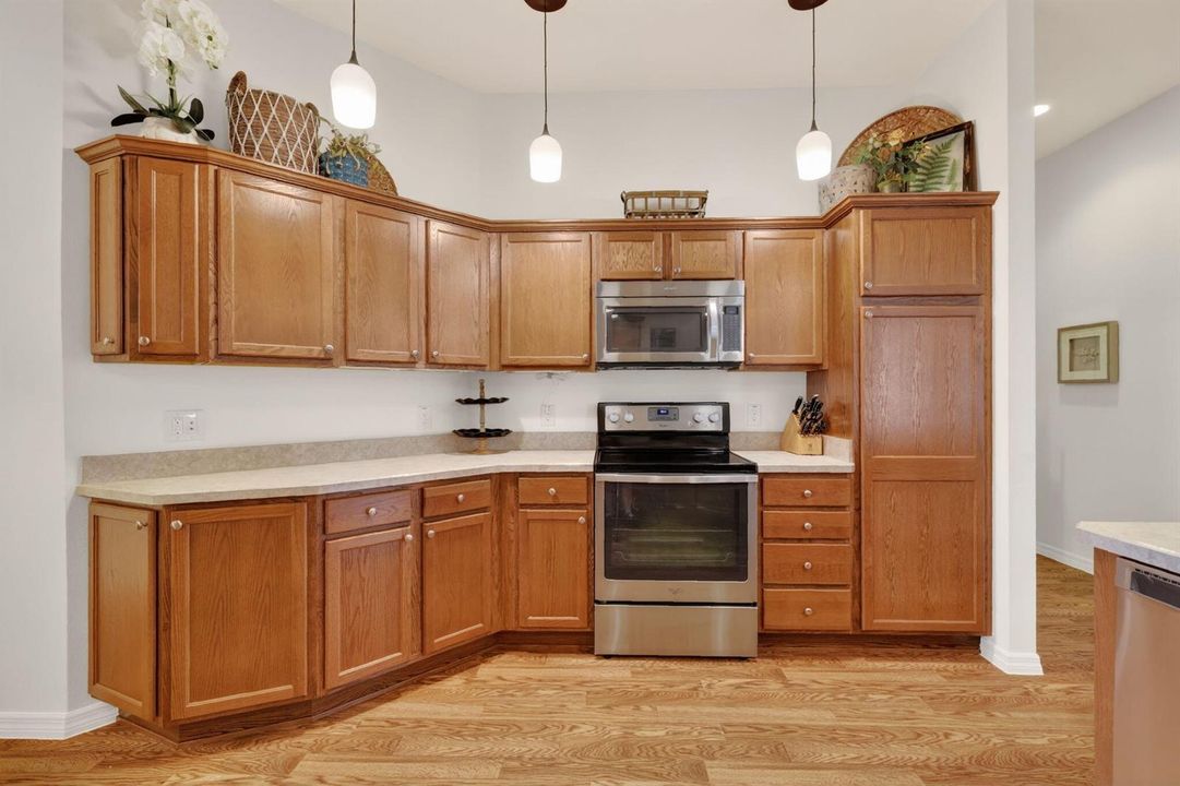 24-web-or-mls-3746-new-moon-ave