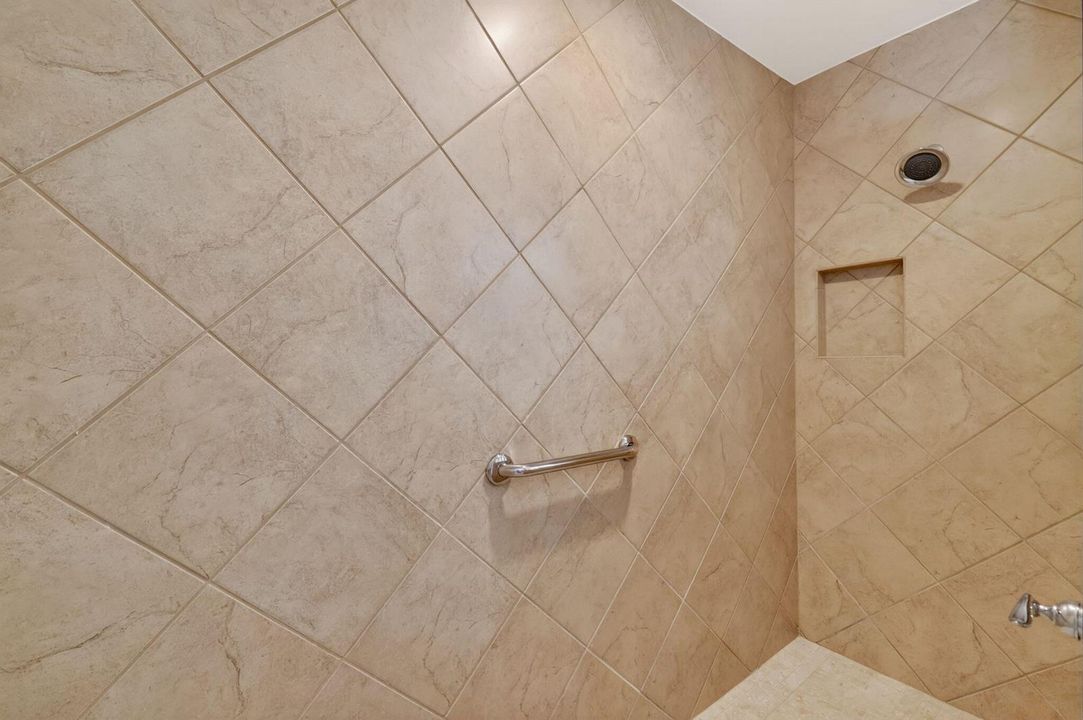 36-web-or-mls-3746-new-moon-ave