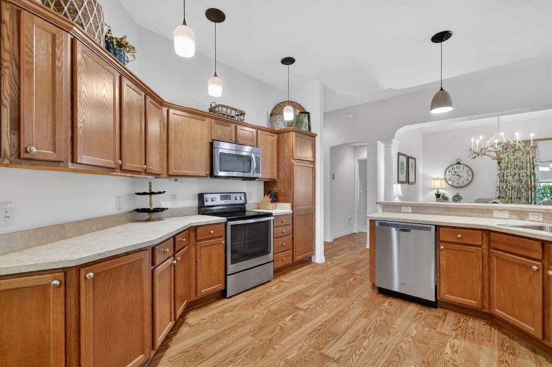 28-web-or-mls-3746-new-moon-ave