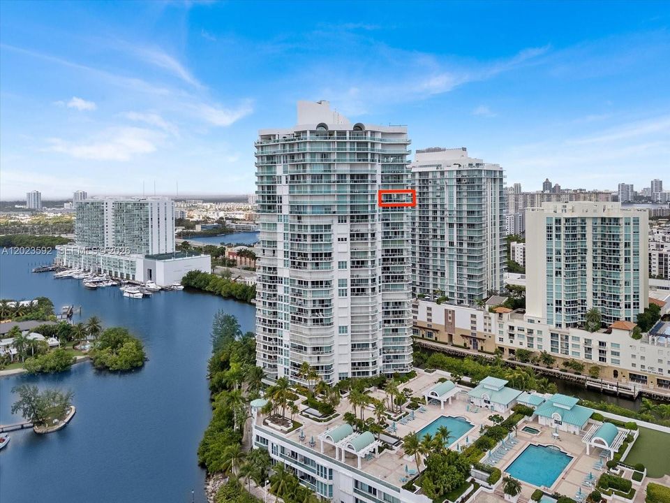 En Venta: $1,840,000 (2 camas, 3 baños, 2144 Pies cuadrados)