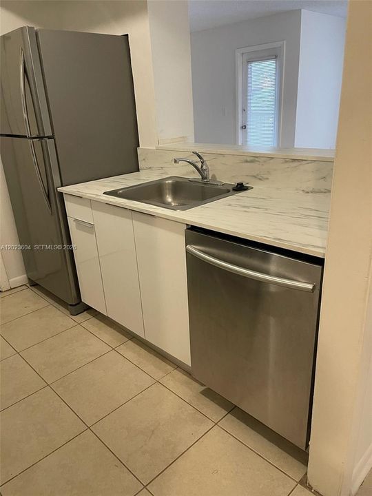 For Sale: $230,000 (2 beds, 2 baths, 1148 Square Feet)