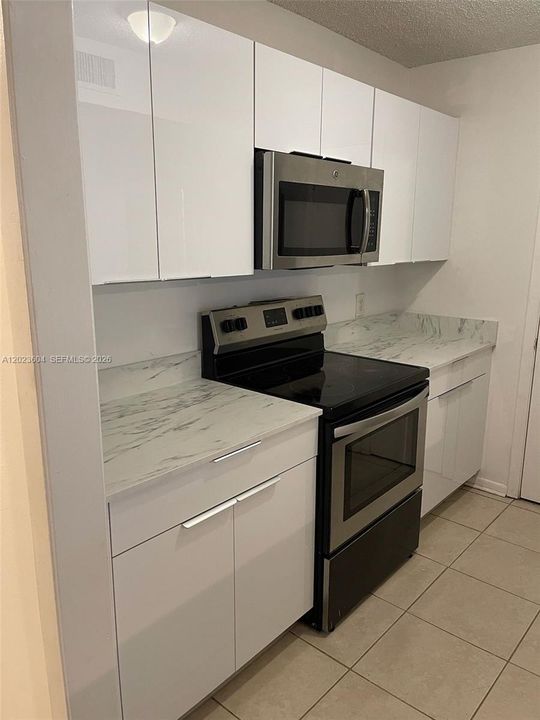 For Sale: $230,000 (2 beds, 2 baths, 1148 Square Feet)