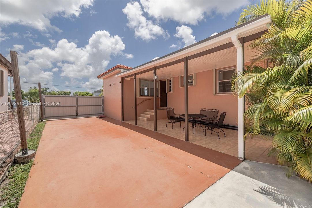 Active With Contract: $3,650 (4 beds, 2 baths, 1259 Square Feet)
