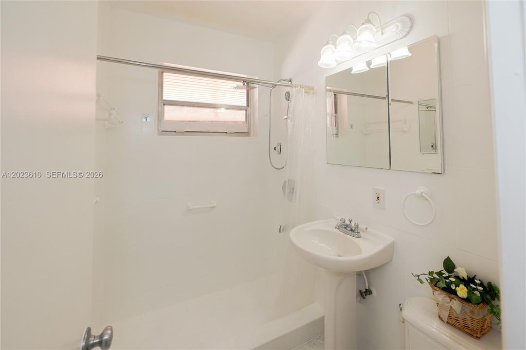 Active With Contract: $3,650 (4 beds, 2 baths, 1259 Square Feet)