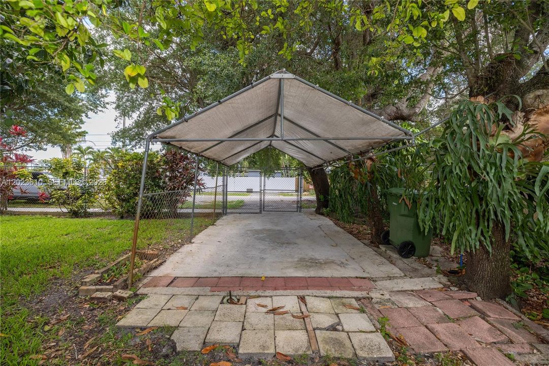 Active With Contract: $3,650 (4 beds, 2 baths, 1259 Square Feet)