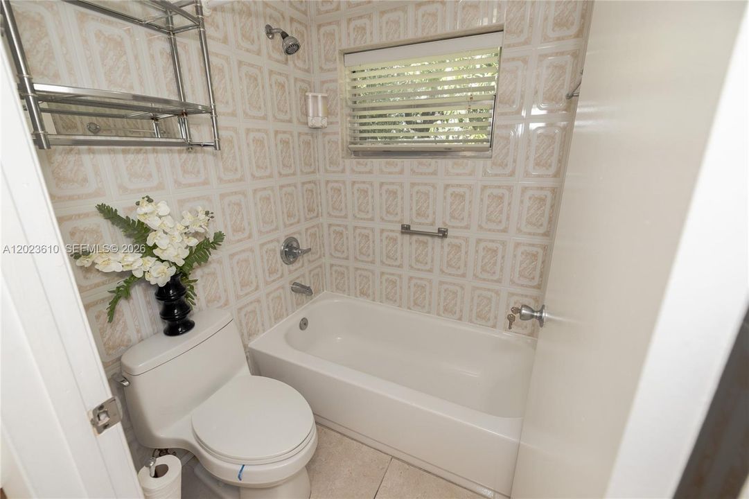Active With Contract: $3,650 (4 beds, 2 baths, 1259 Square Feet)