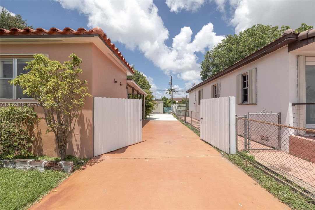 Active With Contract: $3,650 (4 beds, 2 baths, 1259 Square Feet)