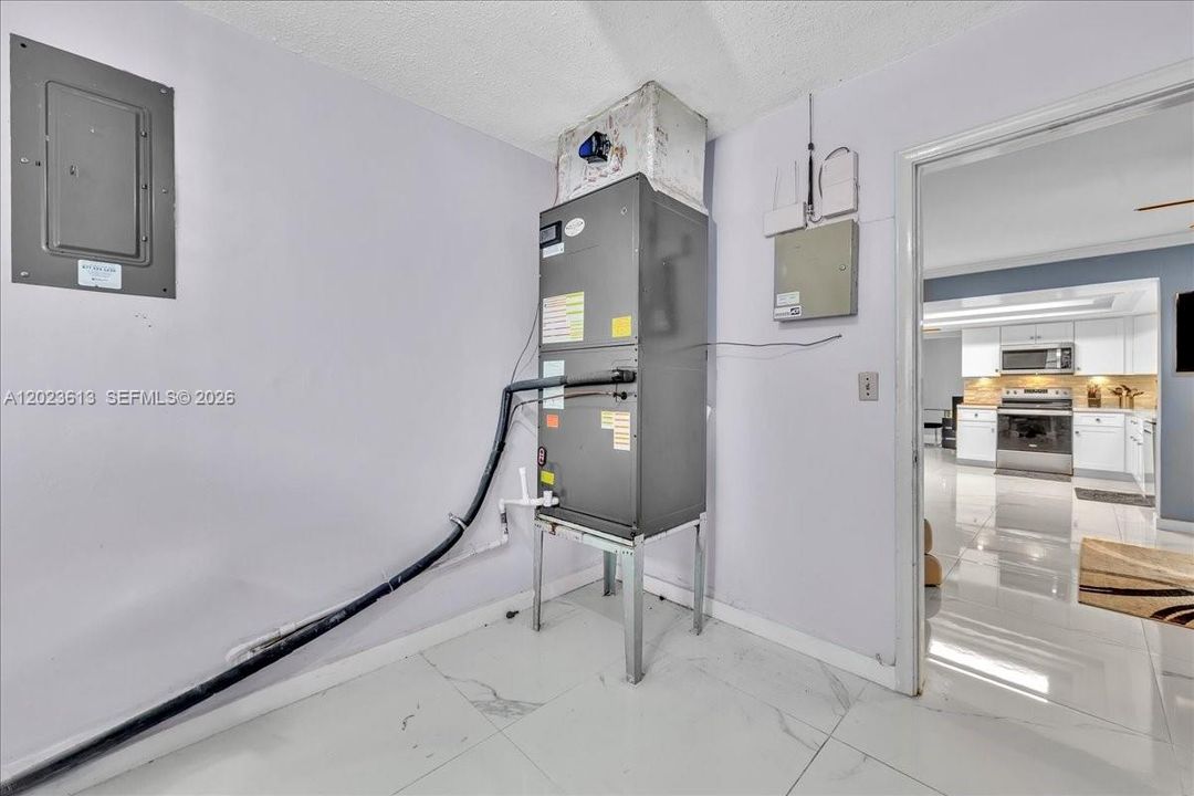 En Venta: $818,000 (4 camas, 2 baños, 2043 Pies cuadrados)