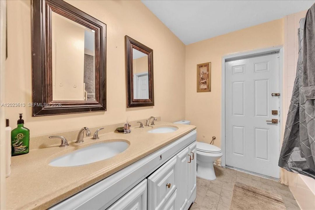 En Venta: $818,000 (4 camas, 2 baños, 2043 Pies cuadrados)
