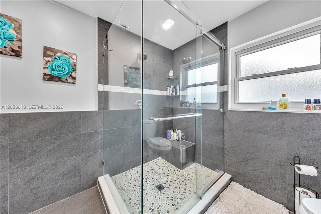 En Venta: $818,000 (4 camas, 2 baños, 2043 Pies cuadrados)