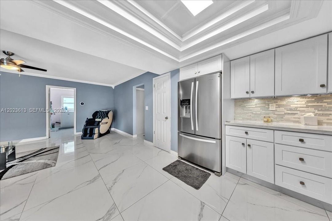 En Venta: $818,000 (4 camas, 2 baños, 2043 Pies cuadrados)