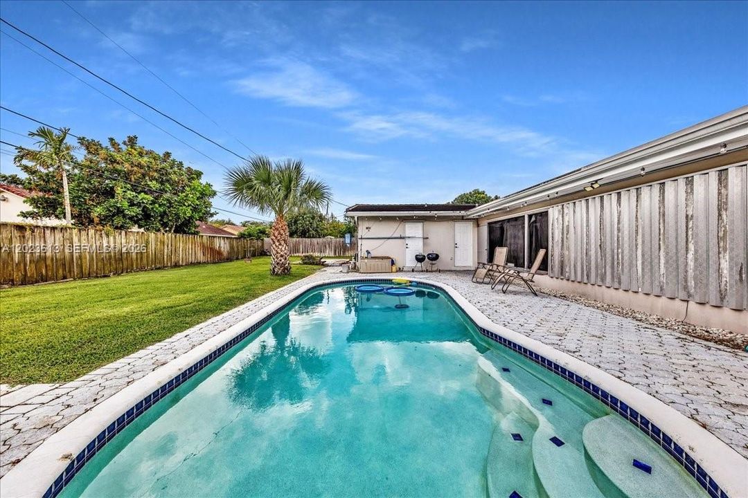 En Venta: $818,000 (4 camas, 2 baños, 2043 Pies cuadrados)