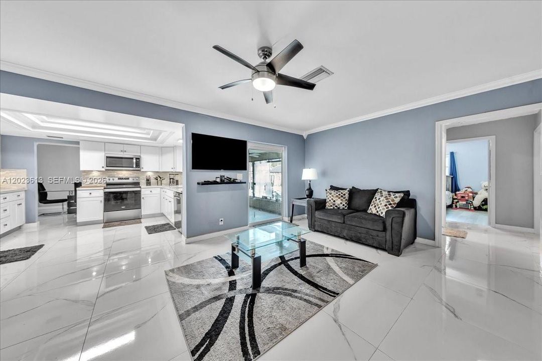 En Venta: $818,000 (4 camas, 2 baños, 2043 Pies cuadrados)