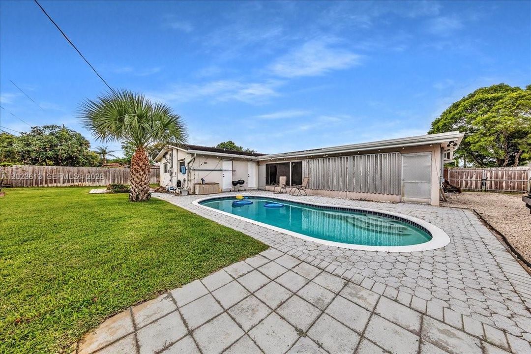 En Venta: $818,000 (4 camas, 2 baños, 2043 Pies cuadrados)
