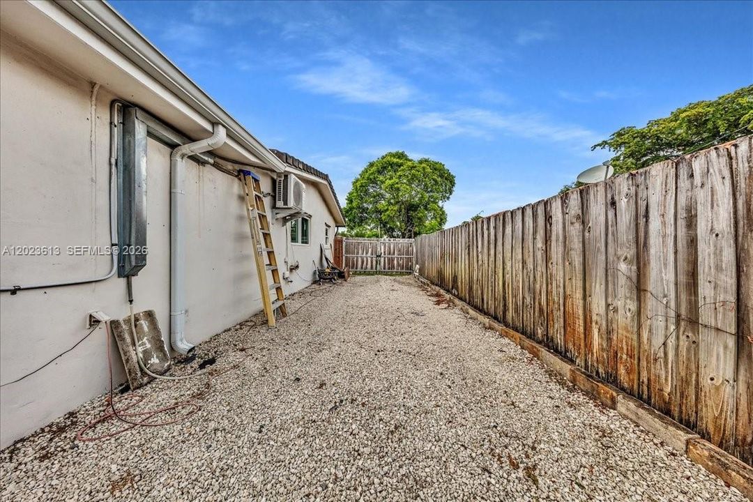 En Venta: $818,000 (4 camas, 2 baños, 2043 Pies cuadrados)