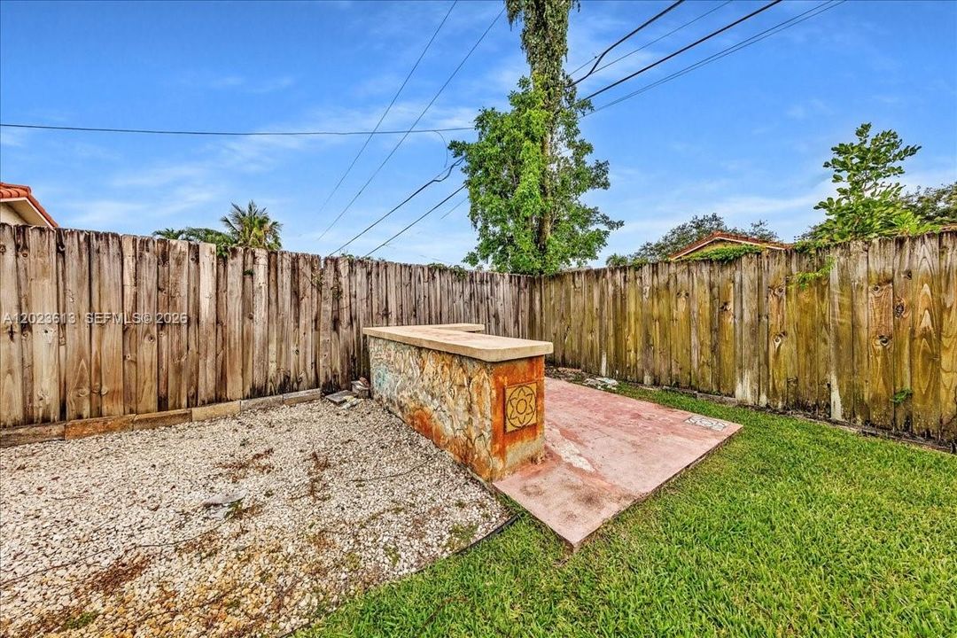 En Venta: $818,000 (4 camas, 2 baños, 2043 Pies cuadrados)