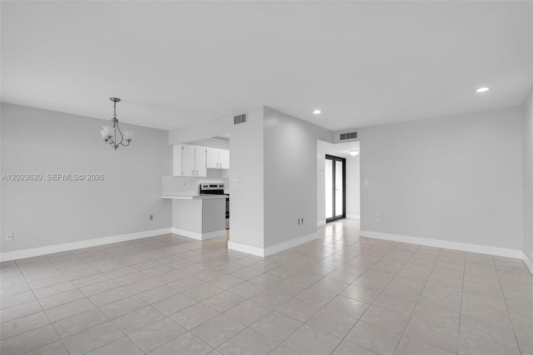 出租: $3,900 (3 贝兹, 2 浴室, 1113 平方英尺)