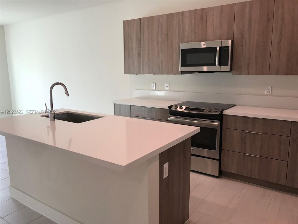 Active With Contract: $3,600 (3 beds, 2 baths, 1346 Square Feet)