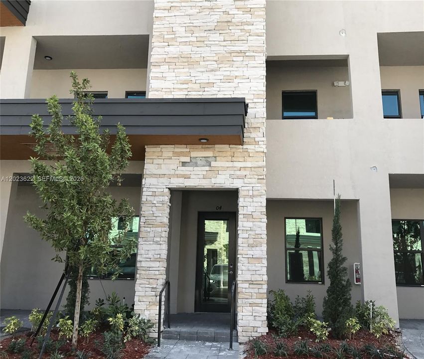 Active With Contract: $3,600 (3 beds, 2 baths, 1346 Square Feet)