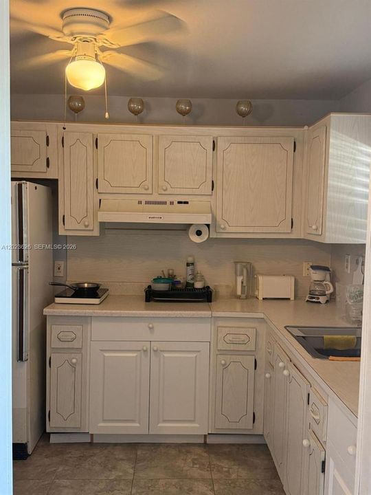 For Sale: $135,000 (1 beds, 1 baths, 750 Square Feet)